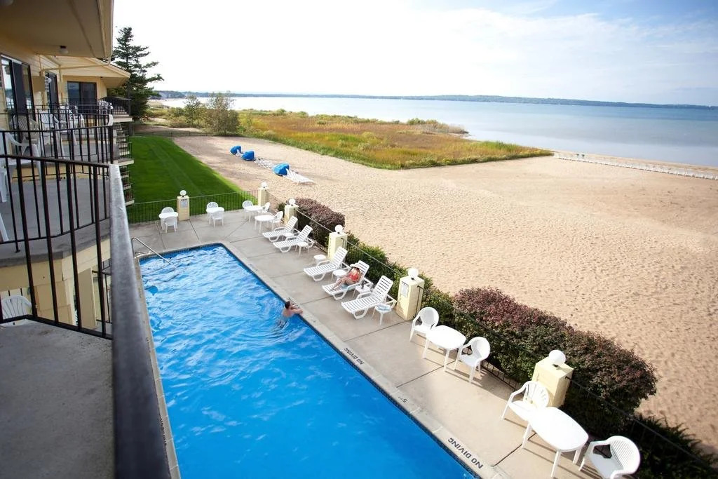Pointes North Beachfront Hotel - 2 Person Spa Tub Studios