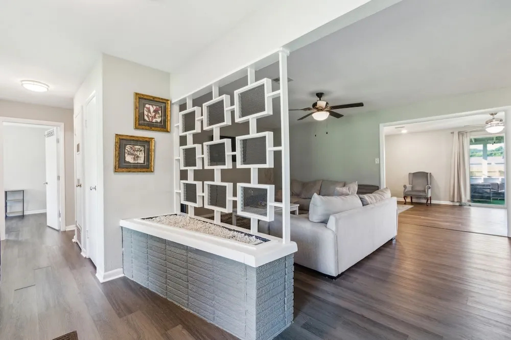 Uptown Serenity Quiet Neighborhood 3 Bedroom Home by RedAwning