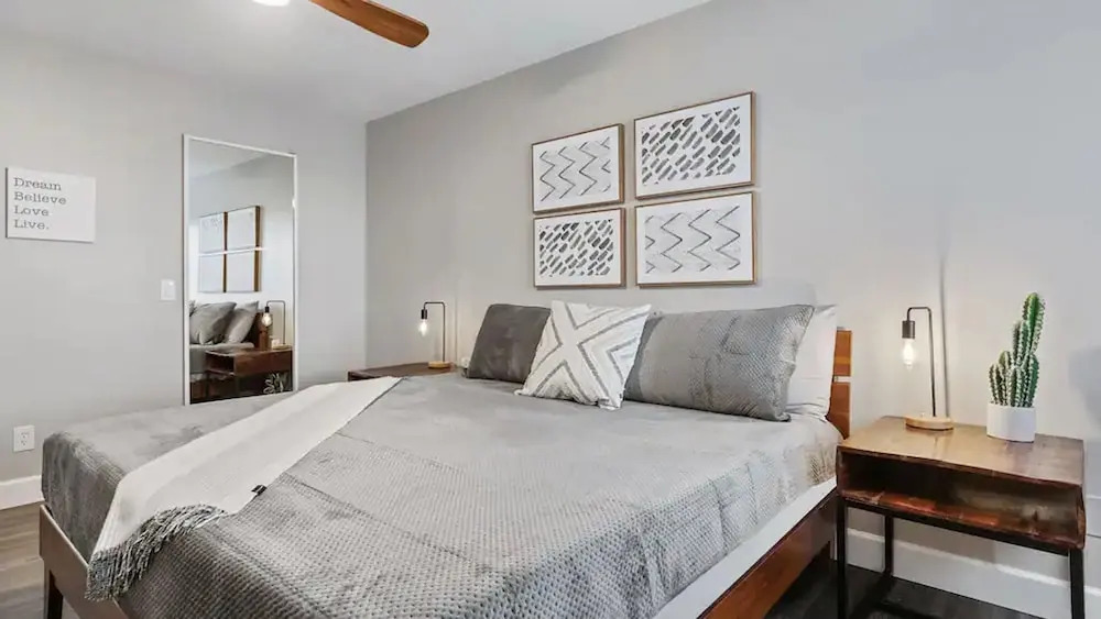 Beautiful Newly Remodeled 2-bdrm Biltmore Condo!