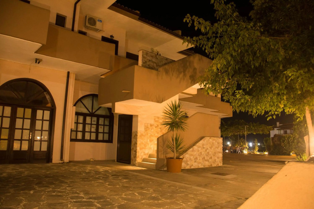 Palm Tree Apartments
