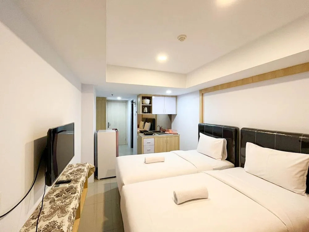 Homey And Cozy Studio At De Prima Apartment