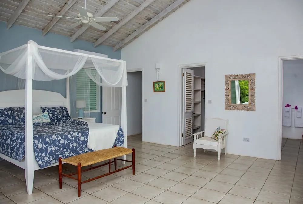 Zephyr Hill - 4 bedroom Villa with awe inspiring views 4 Villa by RedAwning
