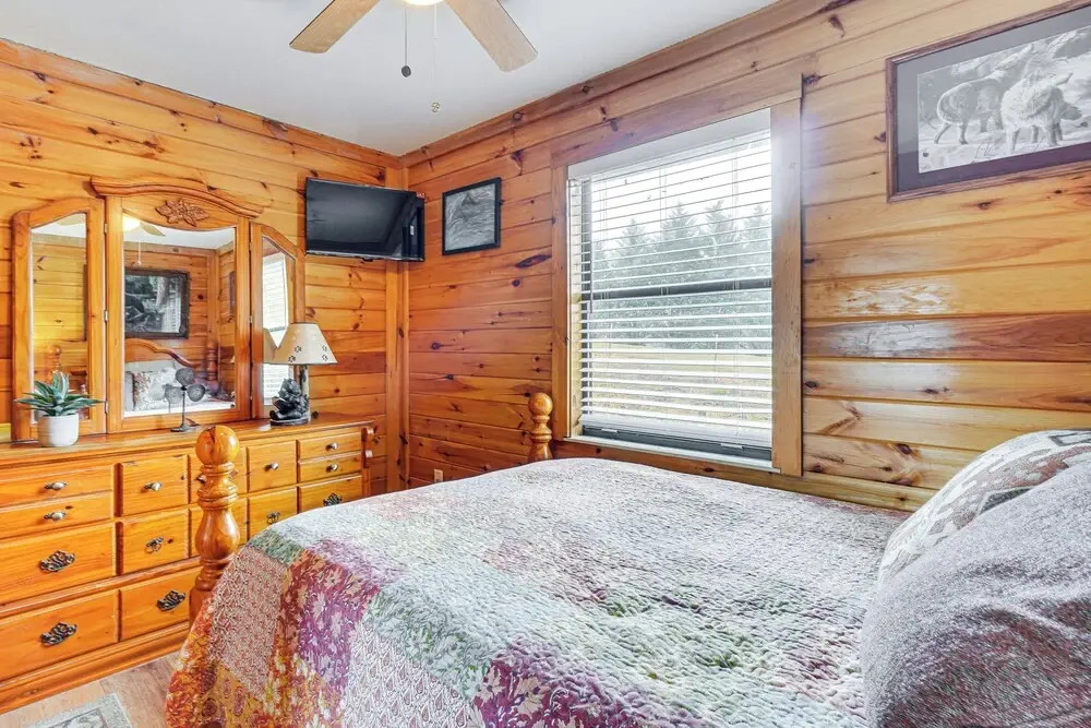 Sevierville Home w/ Hot Tub: 3 Mi to Natl Park