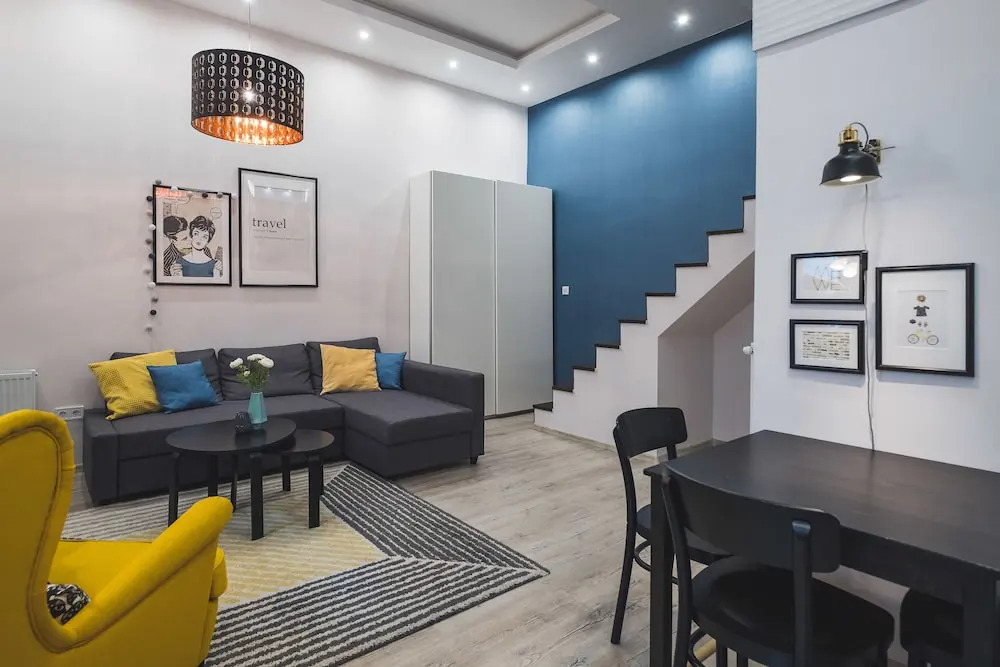 CozyYellowCube Apartment