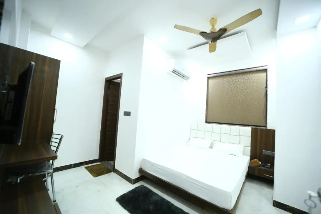 Hotel Byke Ride - Walkable from Agra Cantt Railway Station