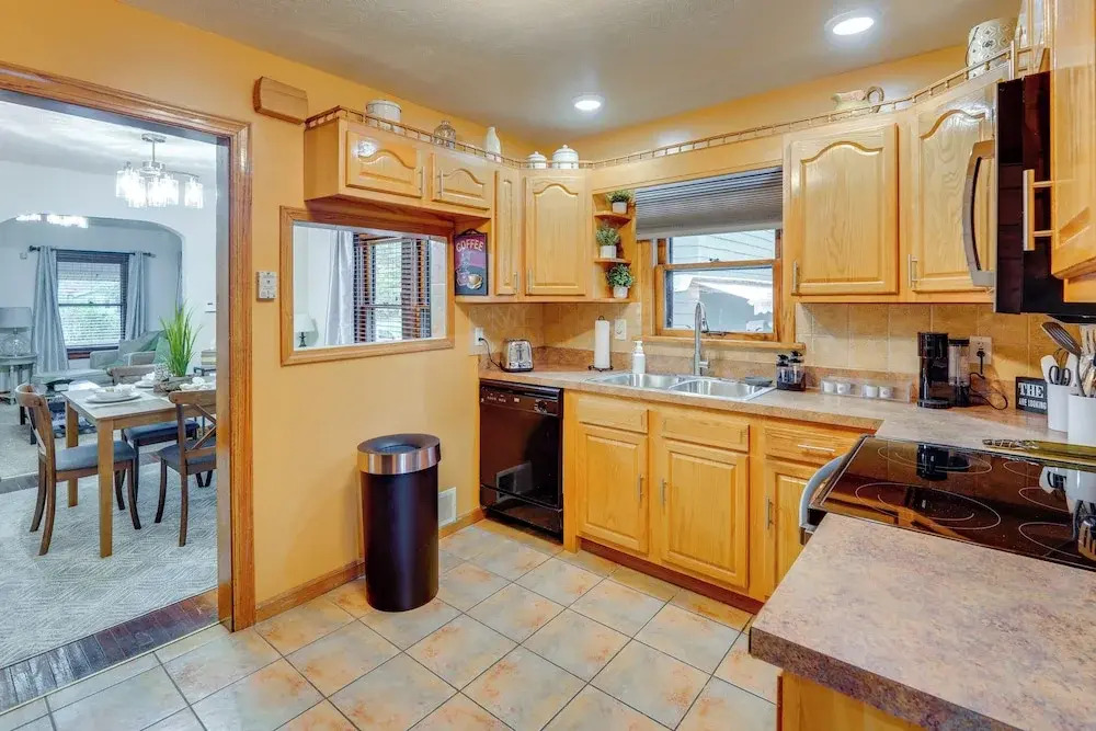 1 Mi to Akron Zoo: Ranch-style Home w/ Yard!
