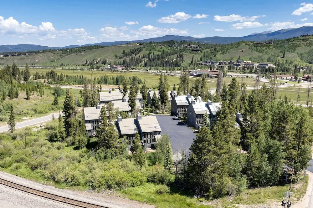 The Rail Haven 3 Bedroom Townhouse by RedAwning