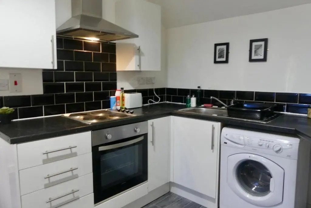 Bright and Modern 4 Person Apartment In City Centre