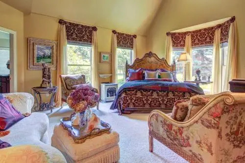 Grandeur On The Green