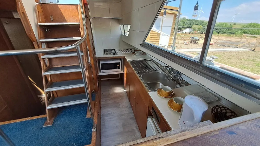 The Rose 37ft Lakeside Yacht inc Hot Tub