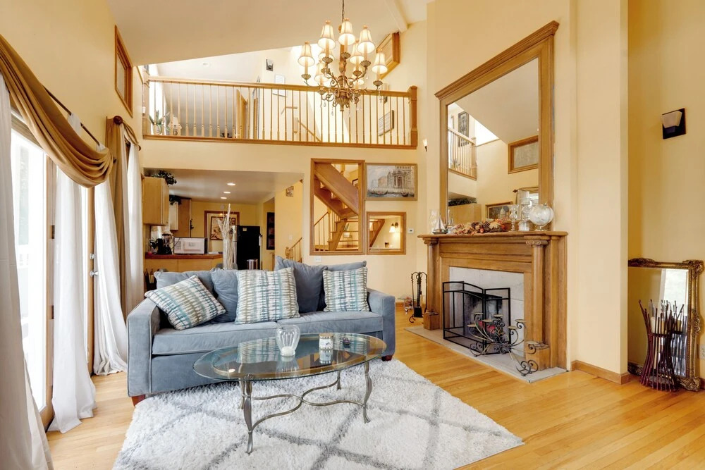 Private Deck & City Views! Spacious Cincinnati Apt