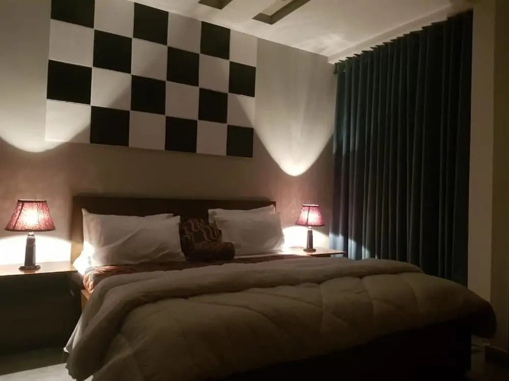 Hotel Holiday