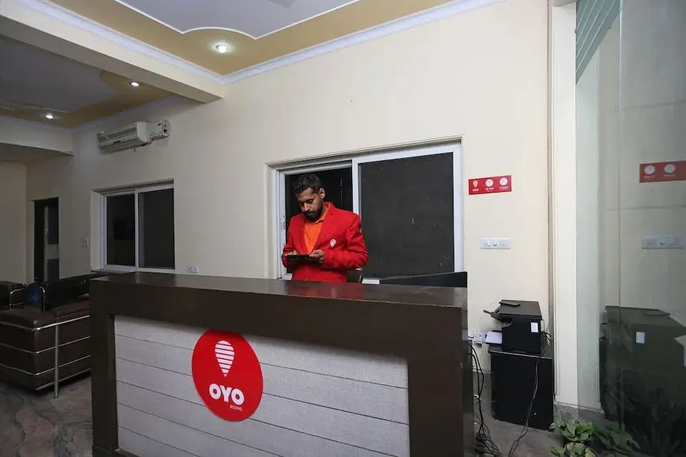 OYO 8240 Maan Residency