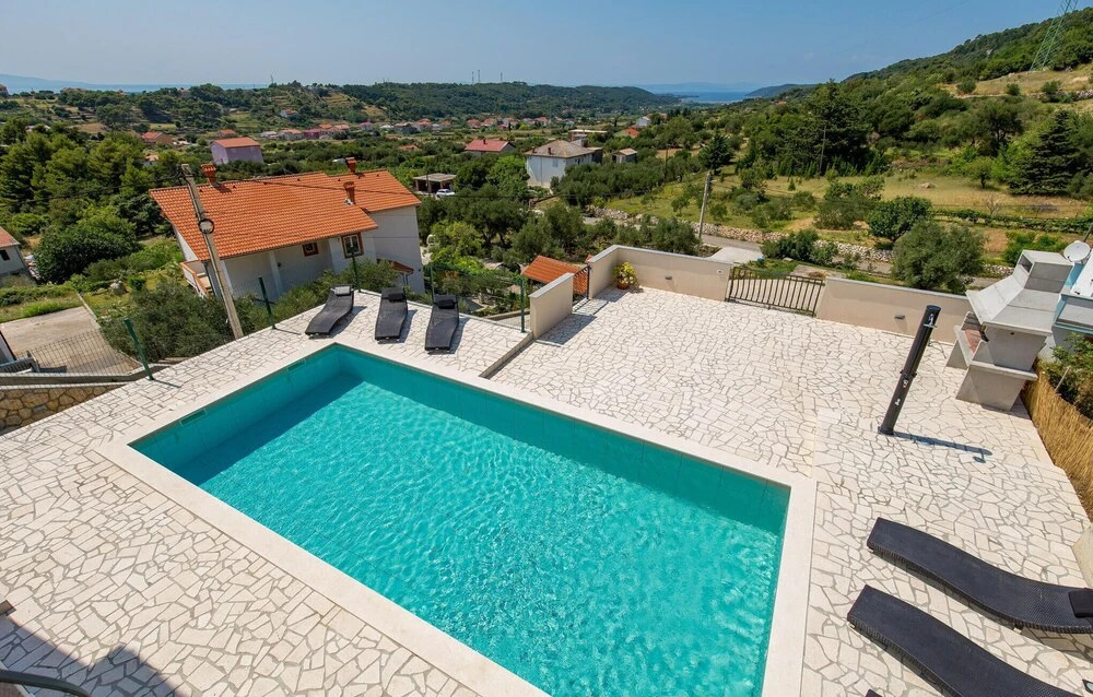 Nice Home in Mundanije With 4 Bedrooms, Wifi and Outdoor Swimming Pool