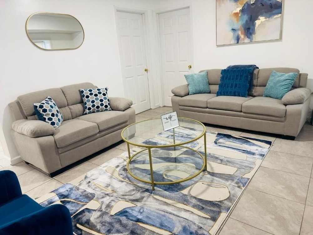 Modern Quiet Suite