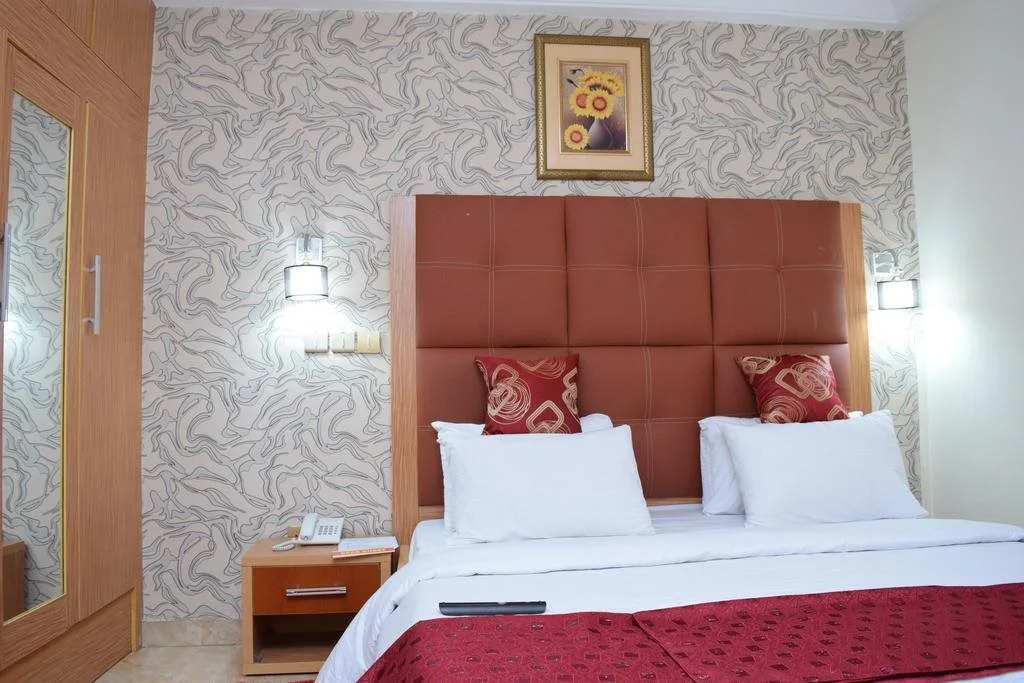 Chariot Hotel