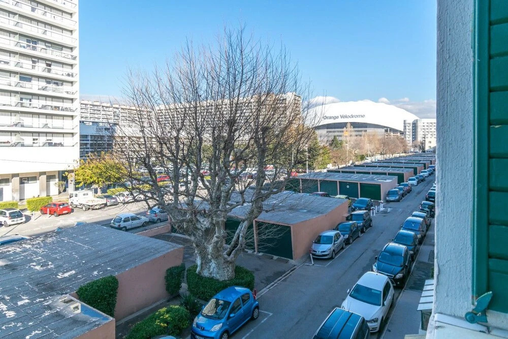 Prado - Velodrome : 2-bedroom Flat With Carpark