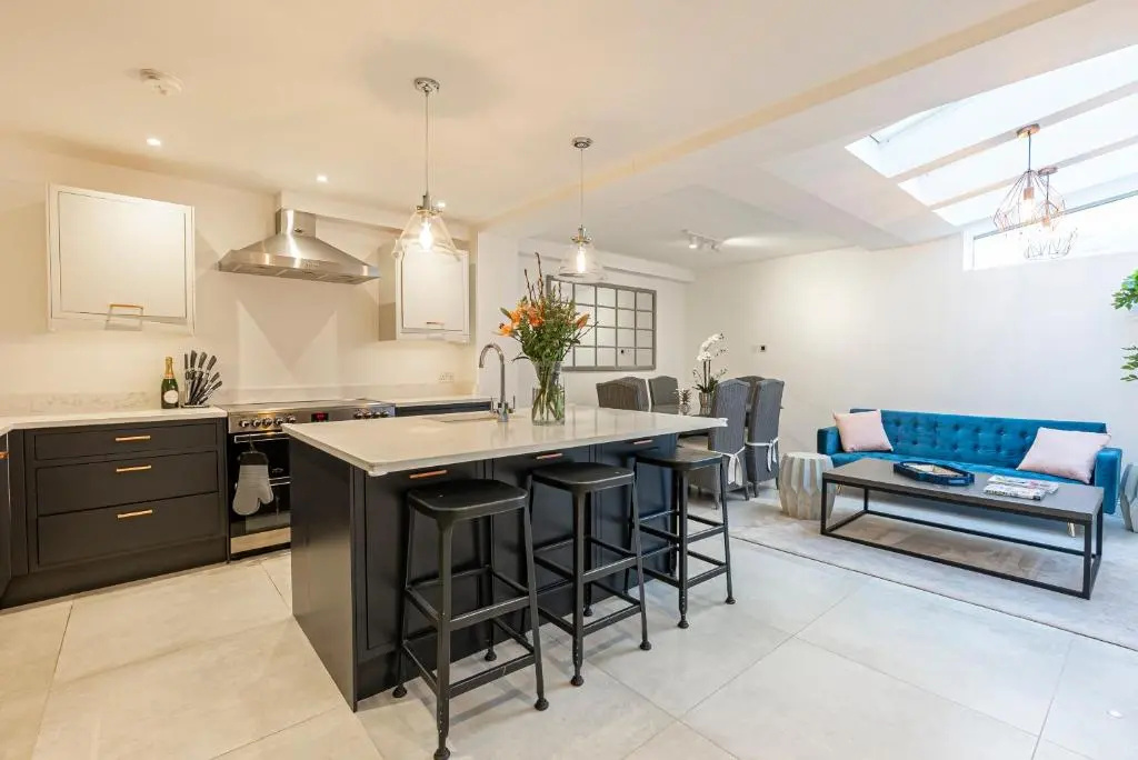 Stunning 3-bed house with roof terrace near King’s Road in Chelsea