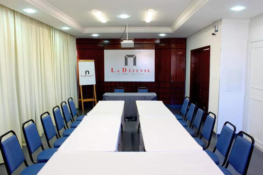 La Defense Apart Hotel