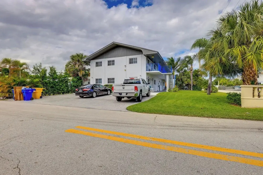 Upscale Condo - 2 Blocks to Riviera Beach!