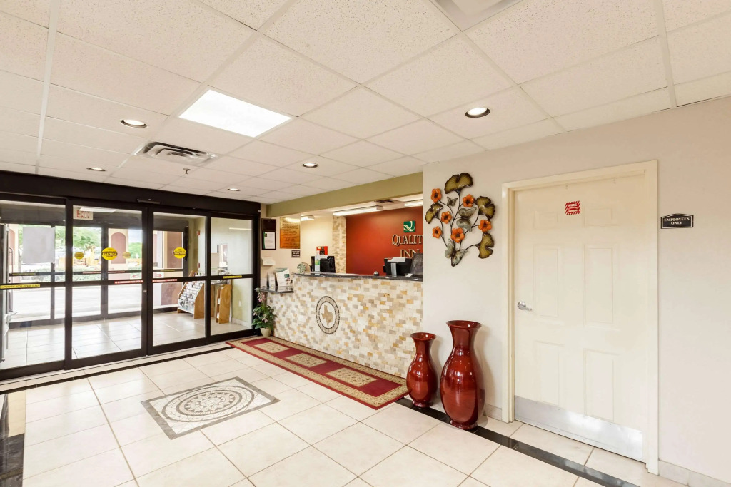 Quality Inn Near Seaworld - Lackland