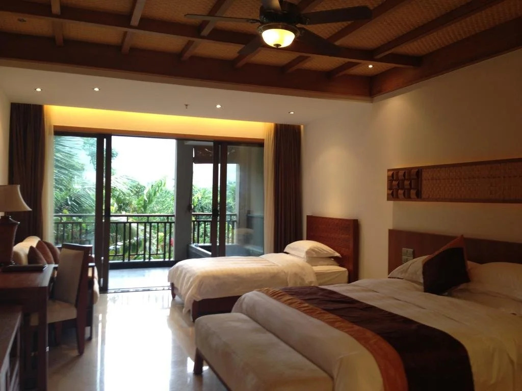 Hainan Qixian Yaochi Springs Resort