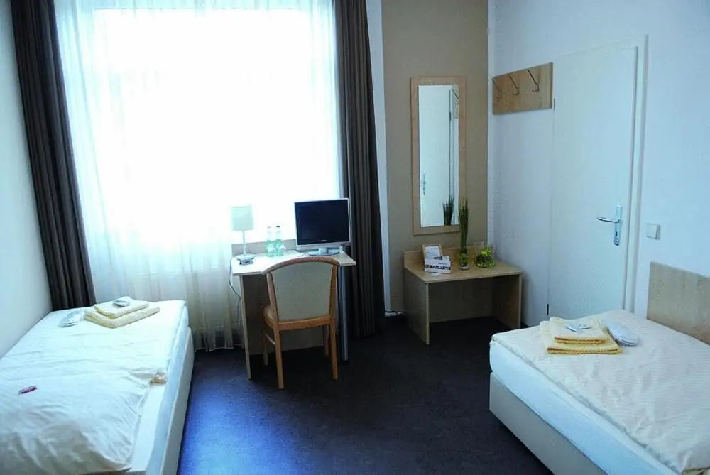 Adam Hotel