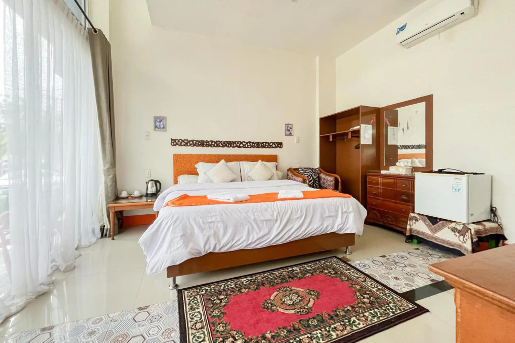 Urbanview Poma Hotel