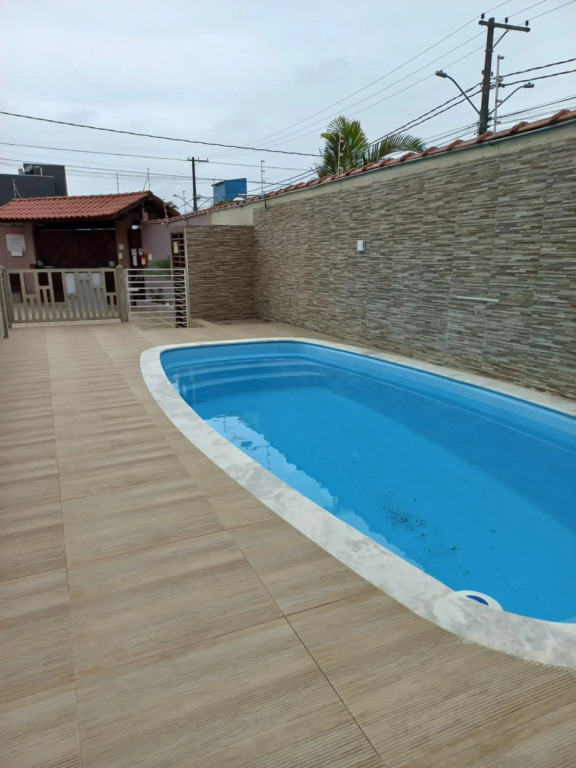Kitnet com piscina em cond fechado a 200 m da praia com wi-fi