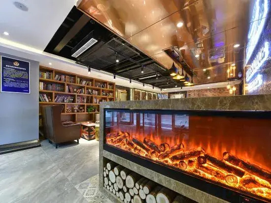 James Joyce Coffetel Hotel (Beijing Jianguomen Subway Station Beijing Railway Station)