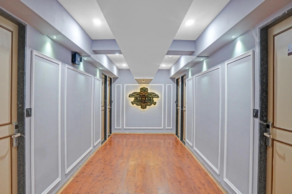 OYO Townhouse 674 Crescent Rooms And Benquet