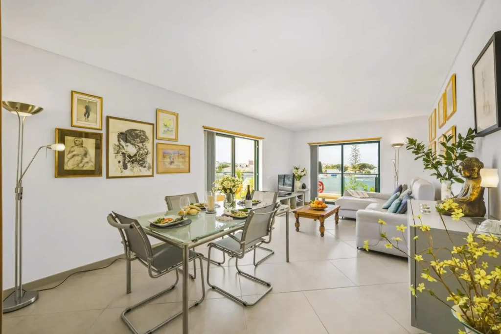 Exquisite Penthouse Apartment w Large Terrace Pool & Parking