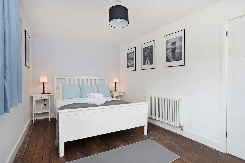 JOIVY Contemporary Royal Mile Apartment W/Balcony
