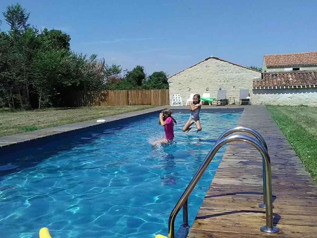 Charmante maison XVIIIème rénovée avec piscine et terrasse, proche rivière et pistes cyclables - FR-1-426-99