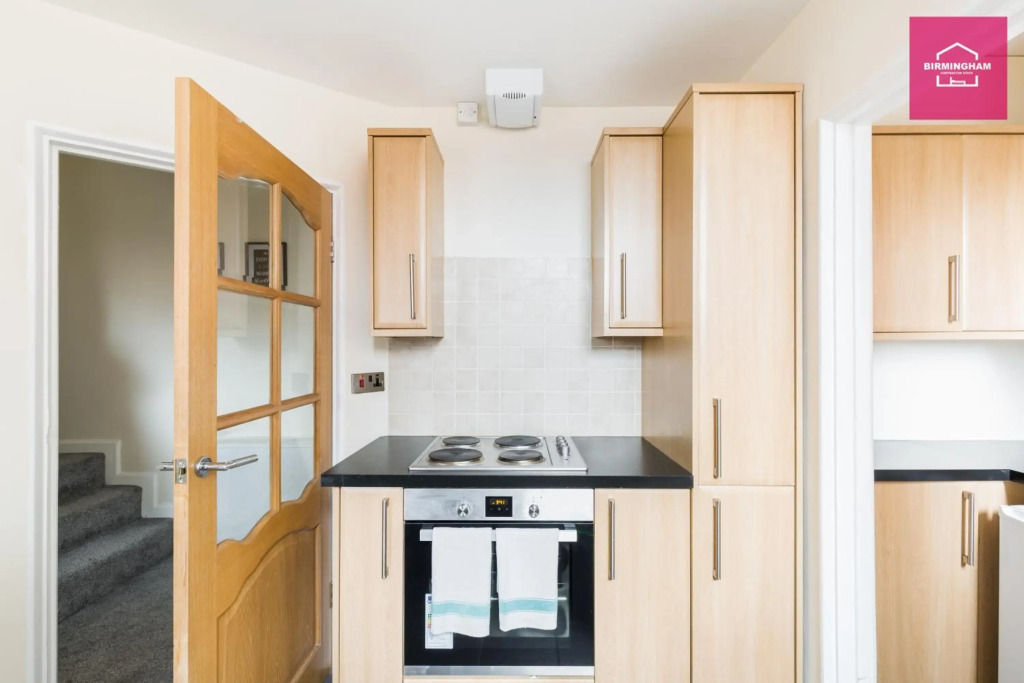 NEC & HS2 Coleshill 6mins drive- Spacious 3 Bedroom Duplex with 4 Separate Beds