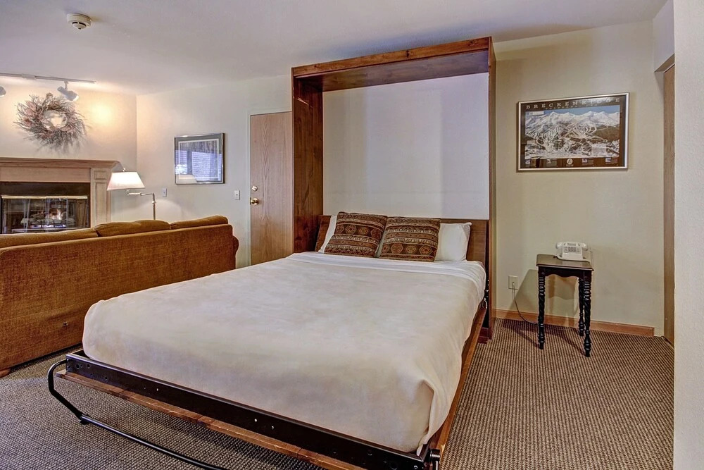 Quaint Studio in Heart of Breck Steps to Snowy Fun by RedAwning