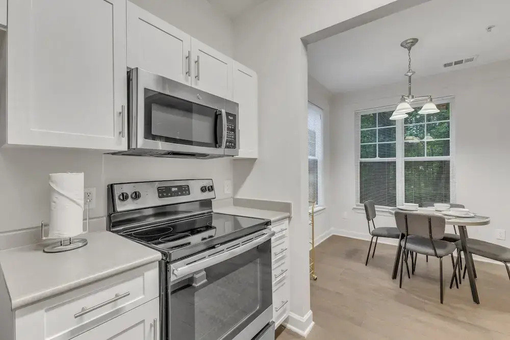 Upscale 2BR Suite Mins Downtown Raleigh