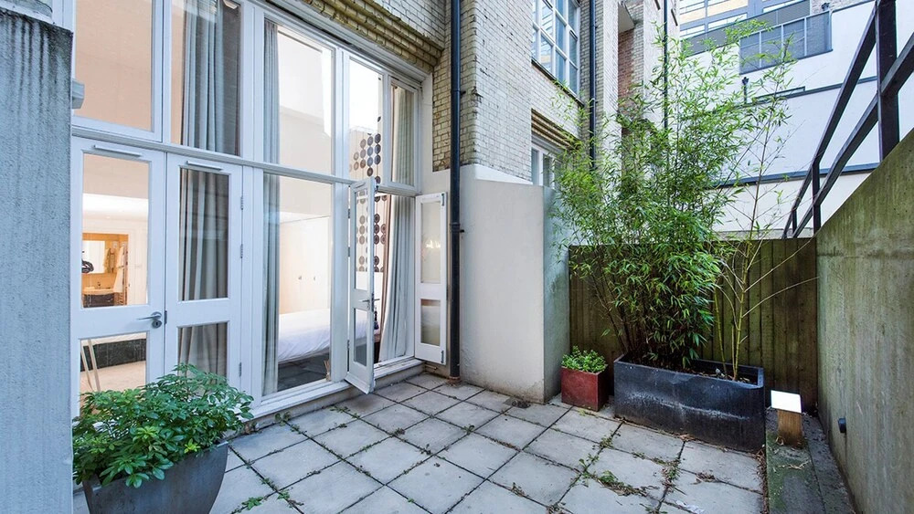 Sleek, Stylish 2BR Home in Shoreditch