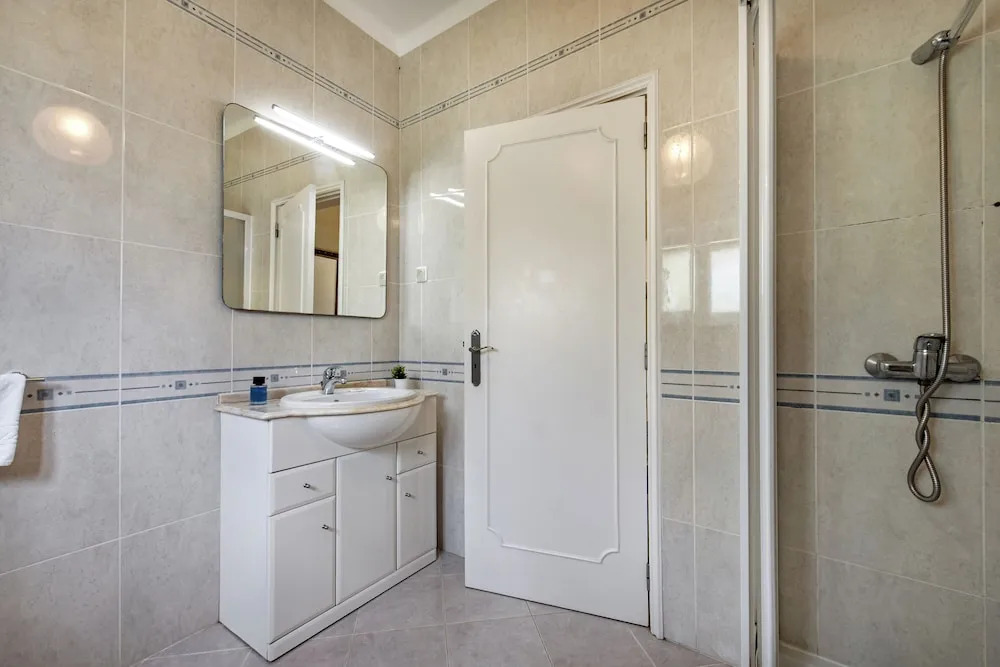 Charming Villa With Private Pool in Vibrant Vilamoura, Free AC and Wifi