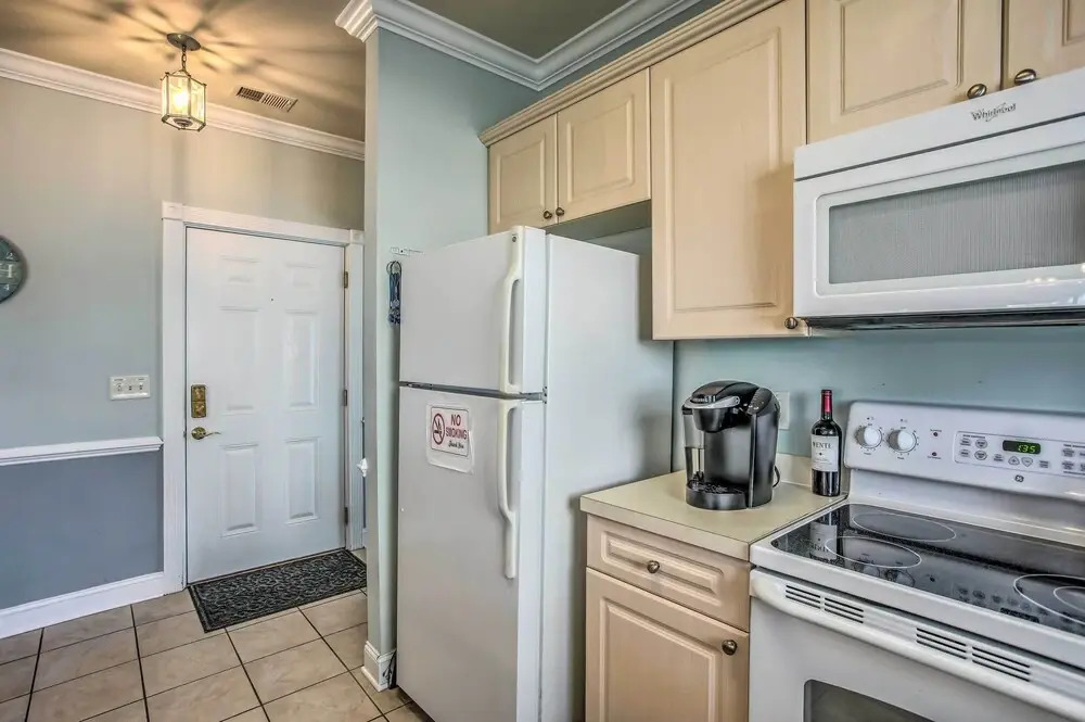 Chic Myrtle Beach Condo w/ Community Pool!