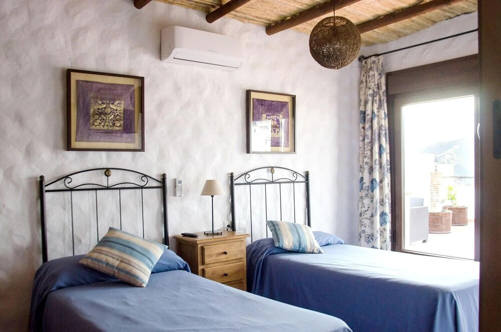 Elegant Villa with Jacuzzi in Canillas de Albaida