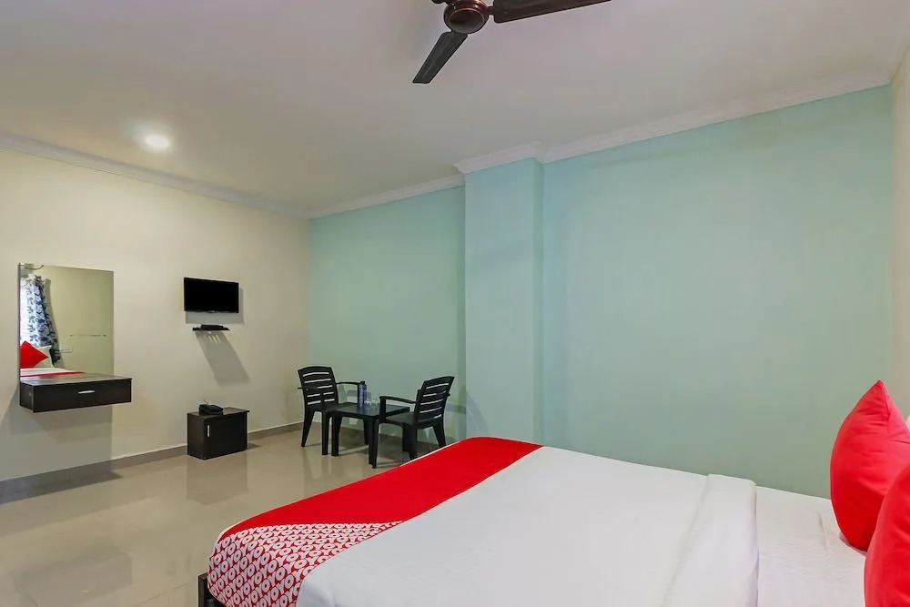 OYO 24993 Royal Inn Hotel