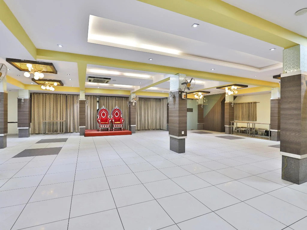 Capital O 11491 Hotel Santro