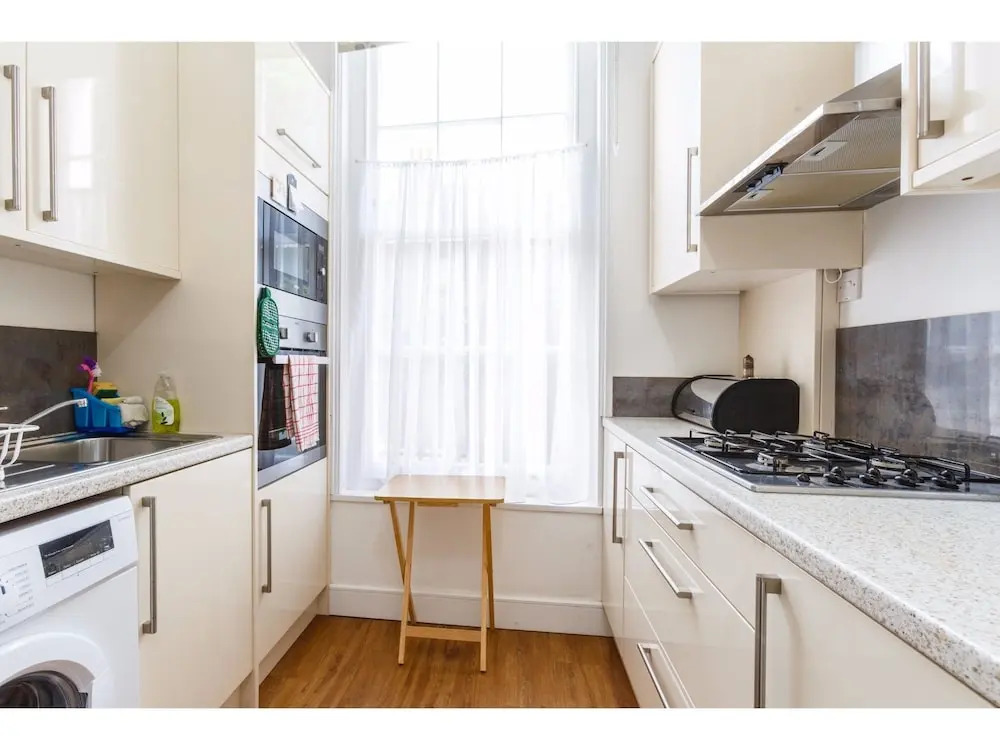 Bright, Spacious West Hampstead Flat for 4