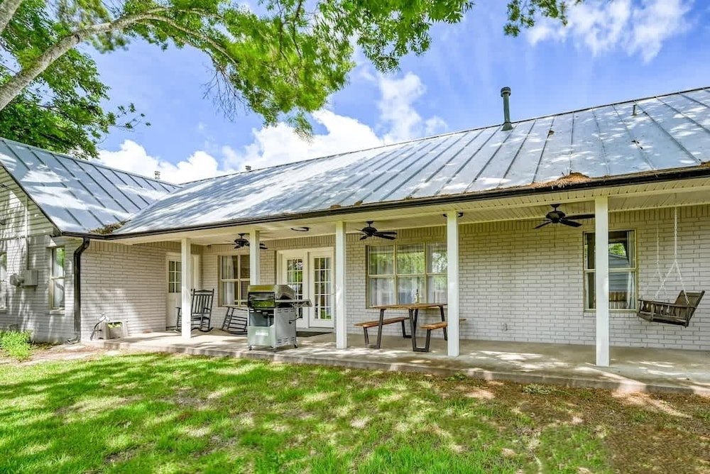 Luxury Haus - Great Backyard, Firepit, Bocce Ball!