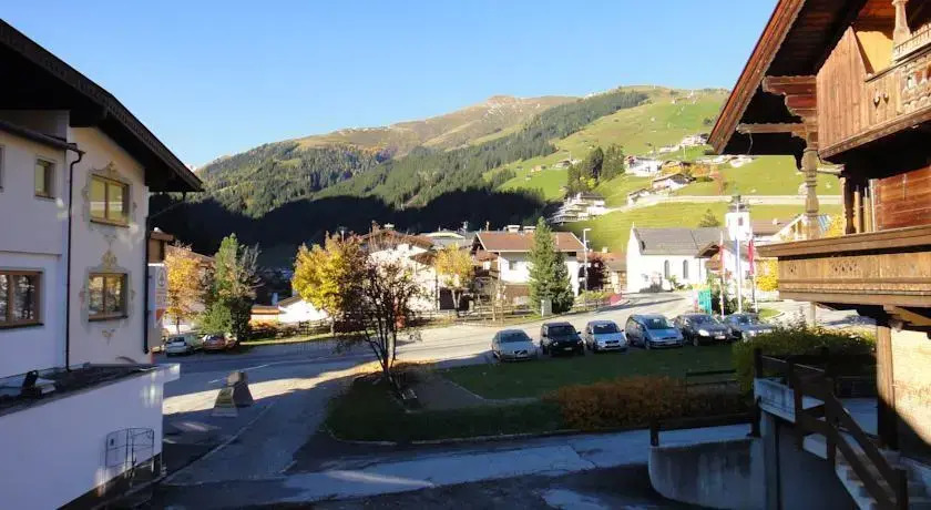 Dorfhütte