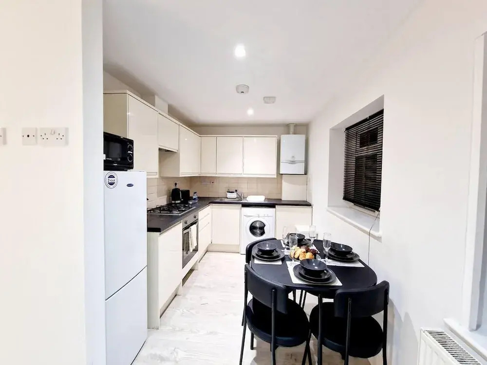 Modern Apartment in Uxbridge