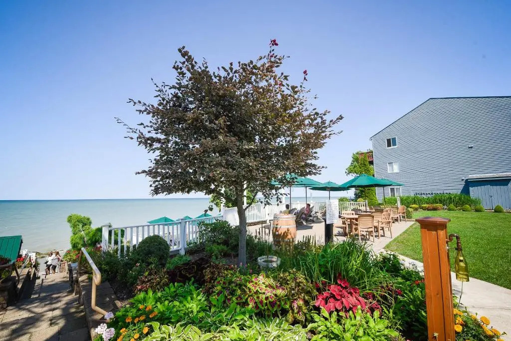 The Lakehouse Inn