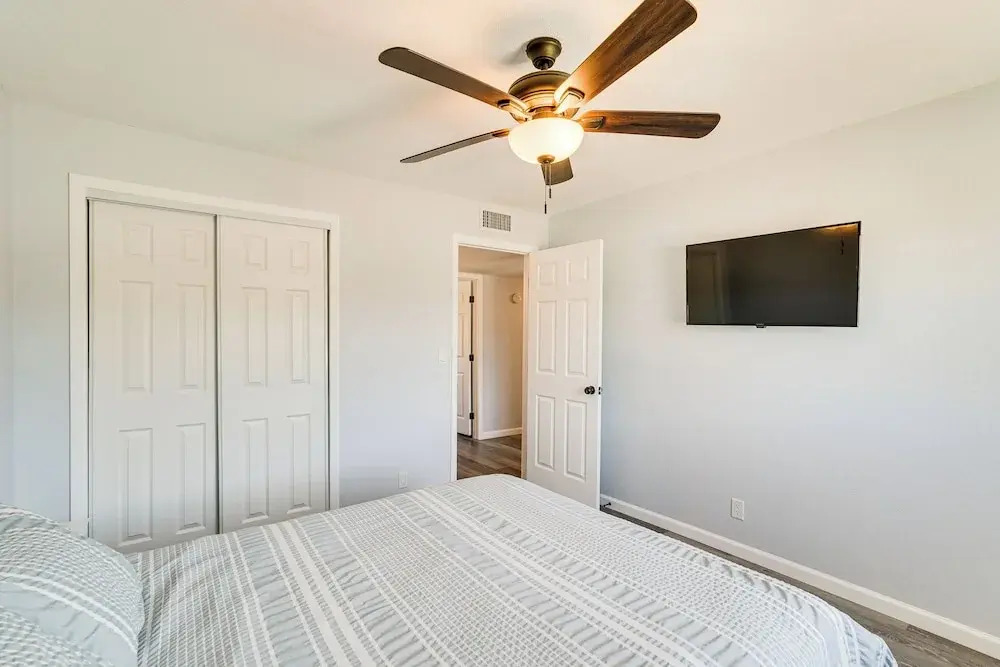 2 Mi to Lake Havasu Home with Patio!