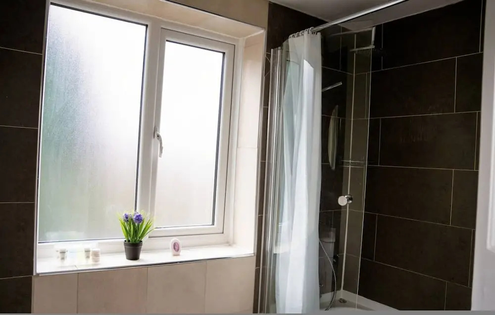 Modern Spacious 4-bedroom Residence in Crumpsall